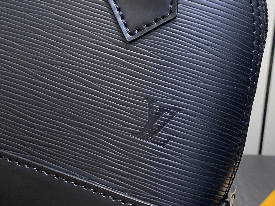 LouisV Nano Alma Black textured Epi-Leather K00015 (15*19.5*10 cm)