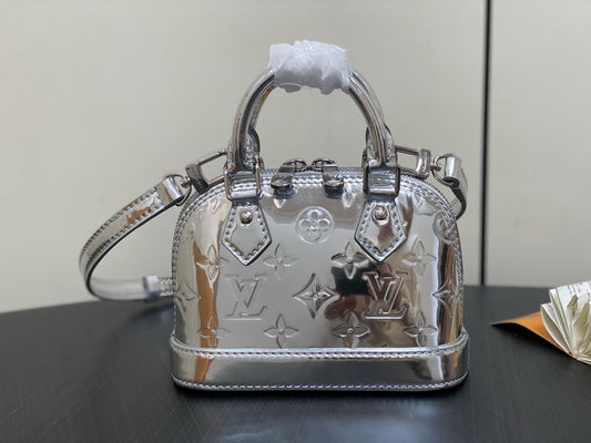 LouisV Monogram Mirror Nano Alma Silver M81945 (18*12*8cm)