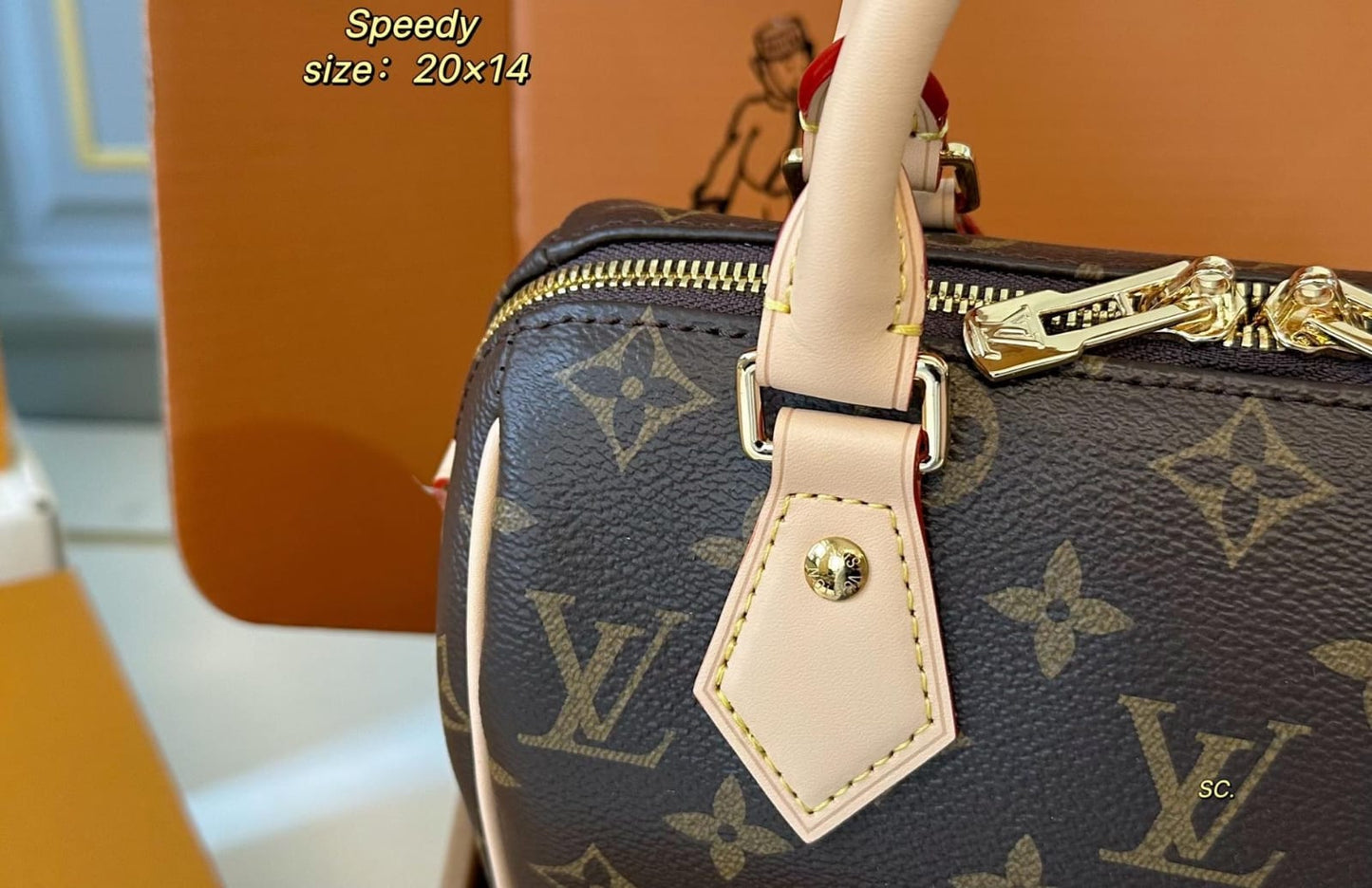 Louis Vuitton Speedy Bandoulière 20 handbag in Classic Monogram coated Canvas with natural cowhide leather trim