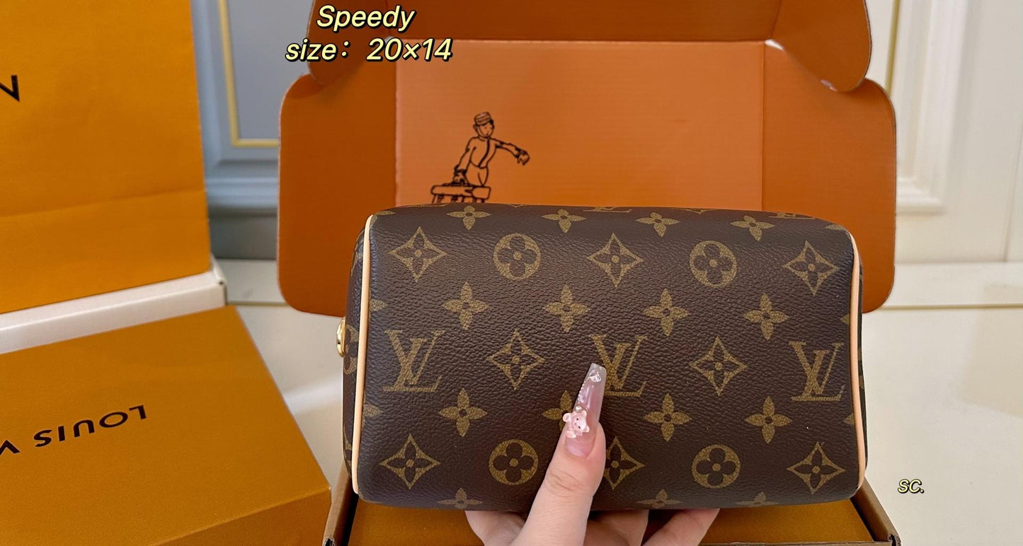 Louis Vuitton Speedy Bandoulière 20 handbag in Classic Monogram coated Canvas with natural cowhide leather trim