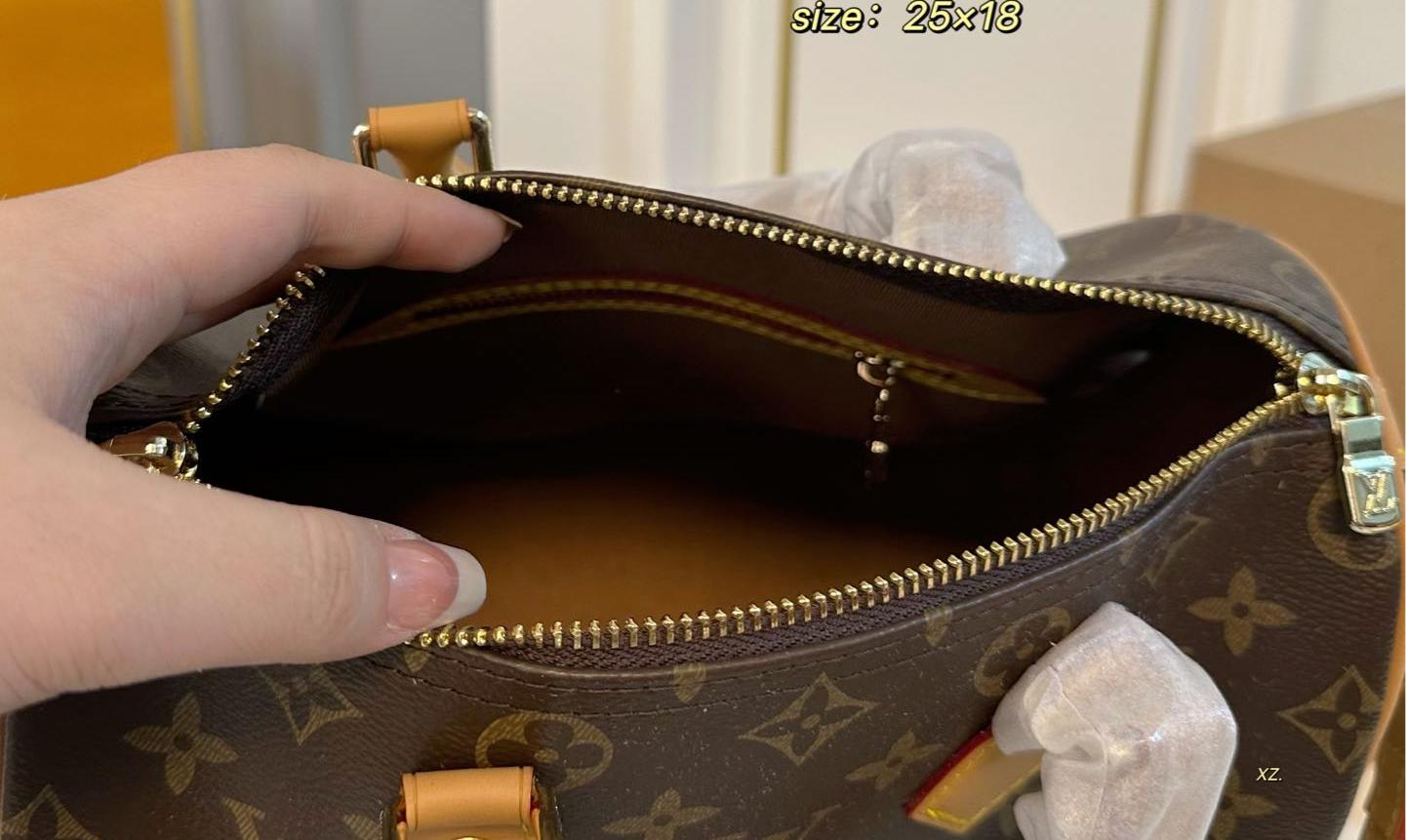 Louis Vuitton Speedy Bandoulière 25 in Monogram