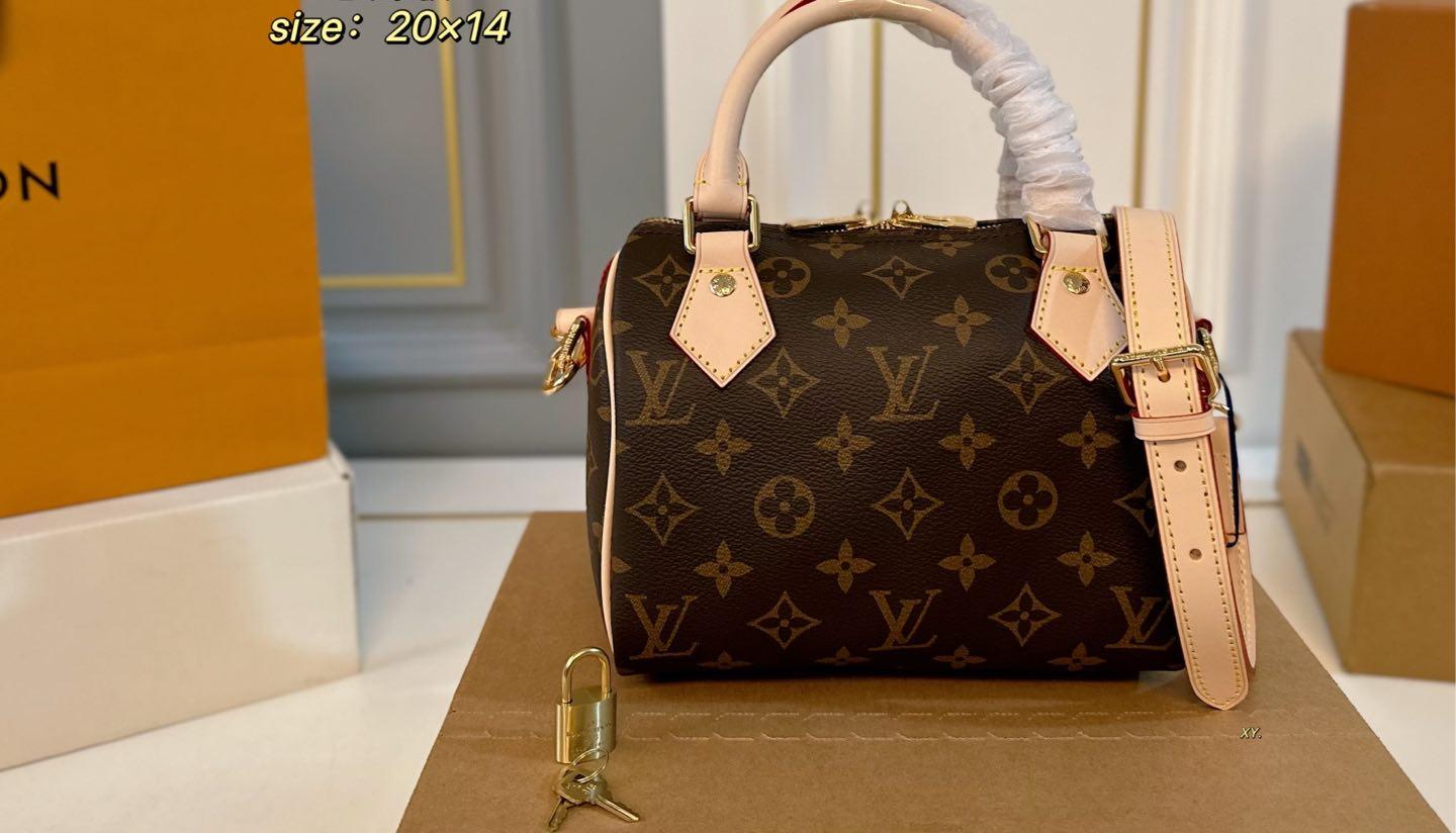 Louis Vuitton Speedy Bandoulière 20 bag in Monogram coated canvas with leather trim (size 20×14)