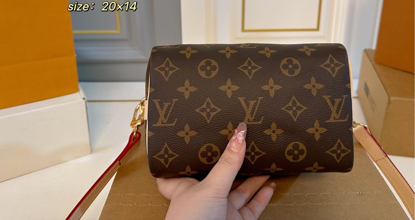 Louis Vuitton Speedy Bandoulière 20 bag in Monogram coated canvas with leather trim (size 20×14)