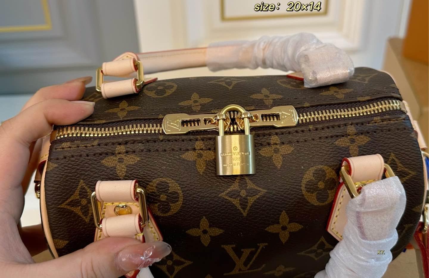 Louis Vuitton Speedy Bandoulière 20 bag in Monogram coated canvas with leather trim (size 20×14)
