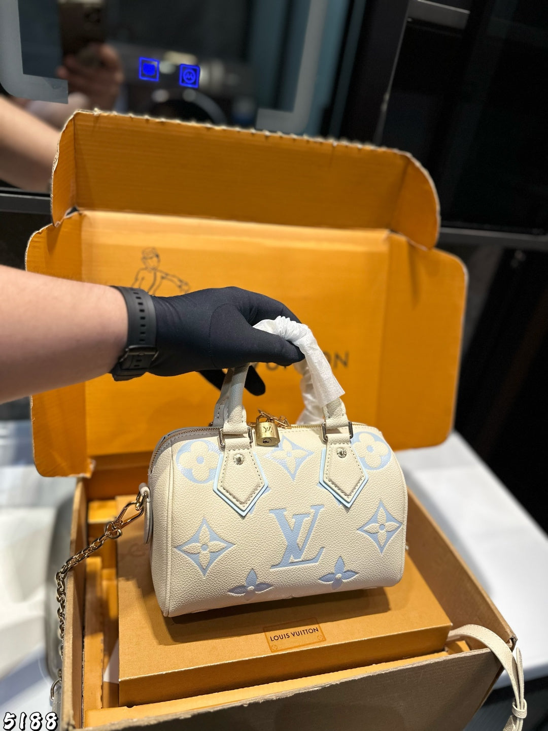 Louis Vuitton Monogram Empreinte Bicolour Speedy Bandoulière 20 handbag in white and blue leather.
