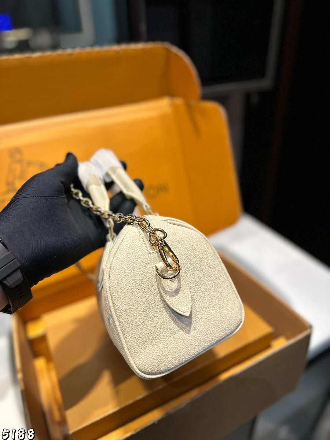 Louis Vuitton Monogram Empreinte Bicolour Speedy Bandoulière 20 handbag in white and blue leather.