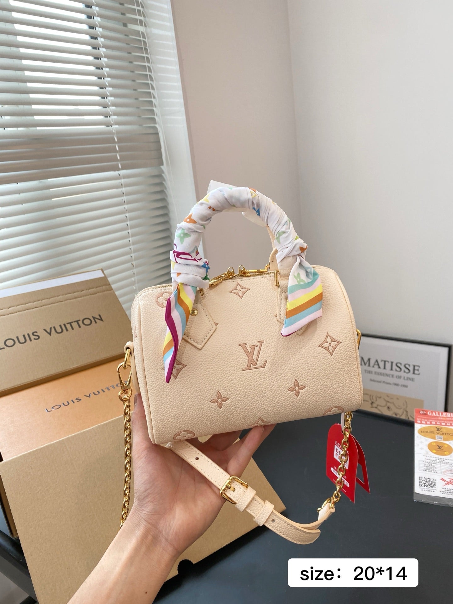 Louis Vuitton Speedy Bandoulière 20 handbag in Cream and pink embossed