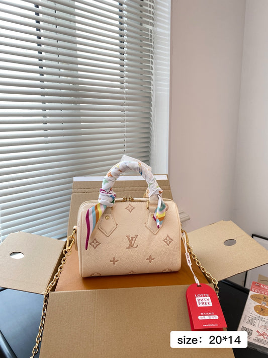 Louis Vuitton Speedy Bandoulière 20 handbag in Cream and pink embossed